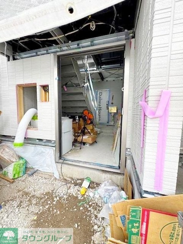 玄関(駐車場)