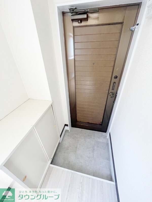 玄関(★閑静な住宅街に立地★)