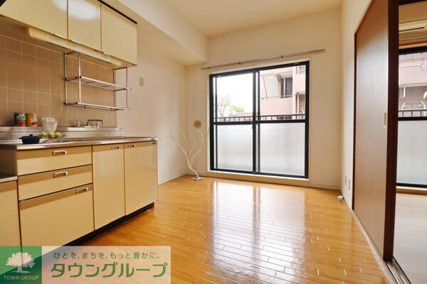 リビング・居室(※別部屋参考写真です)