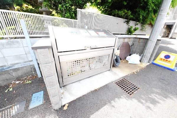 共有部分(敷地内ゴミBOX完備)