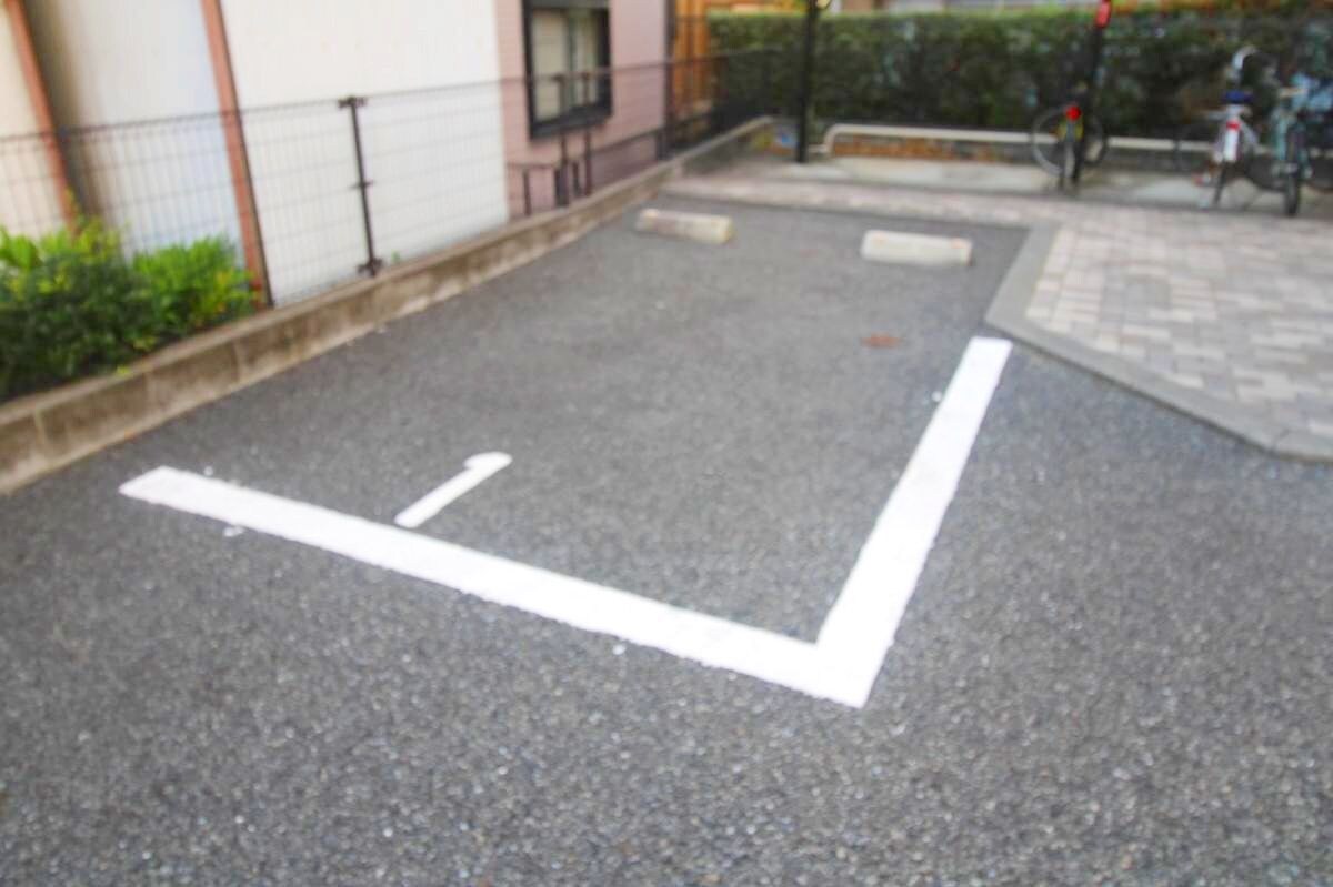 物件内観写真6　(駐車場)