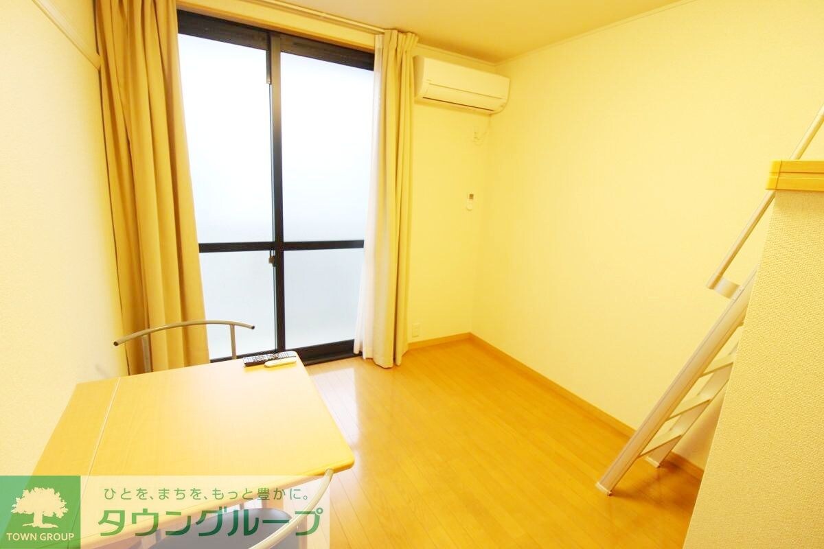 物件内観写真2　(リビング/居室)