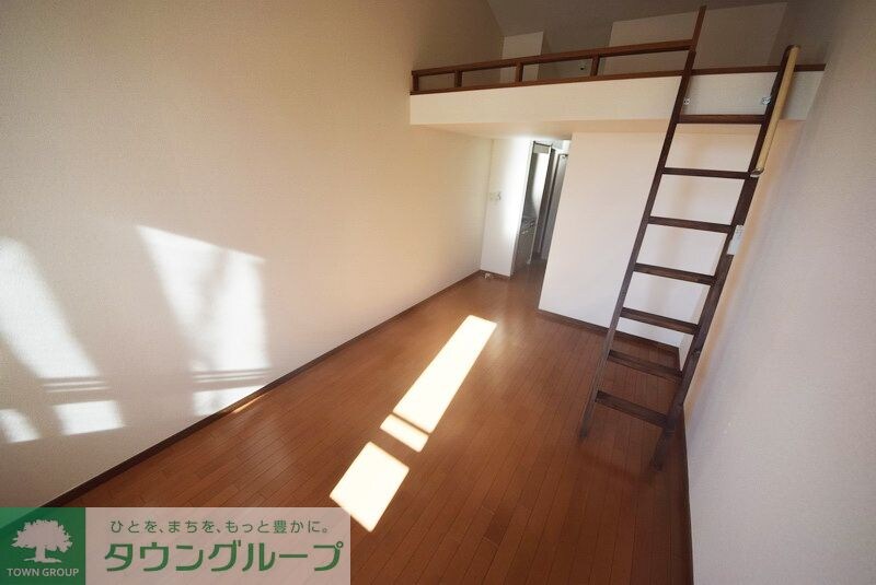 物件内観写真3　(リビング/居室)