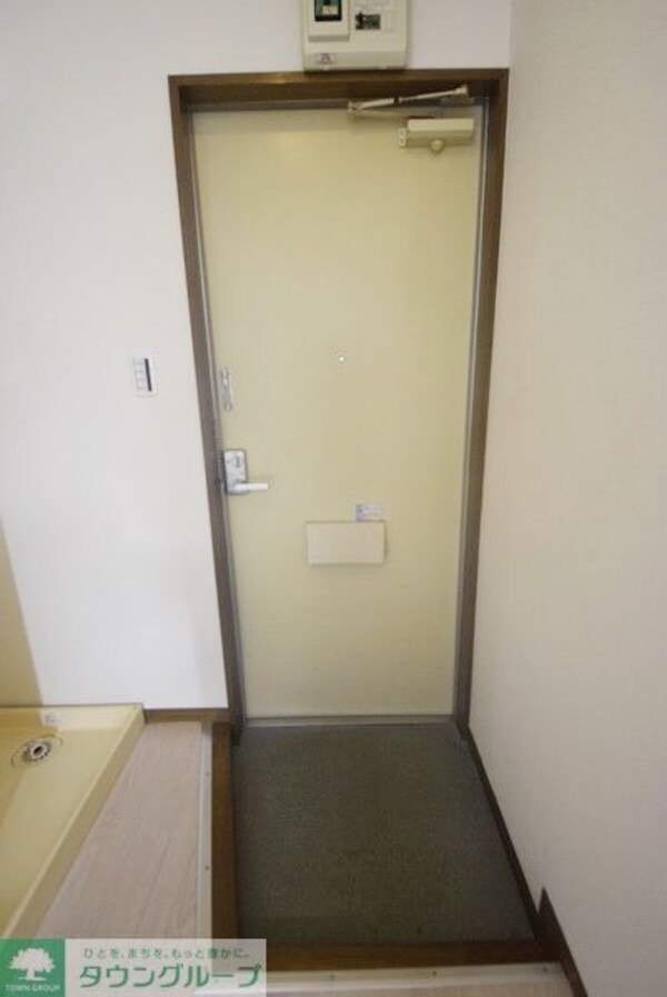 玄関(※同物件参考写真※)