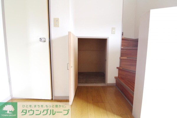 その他(階段下収納)