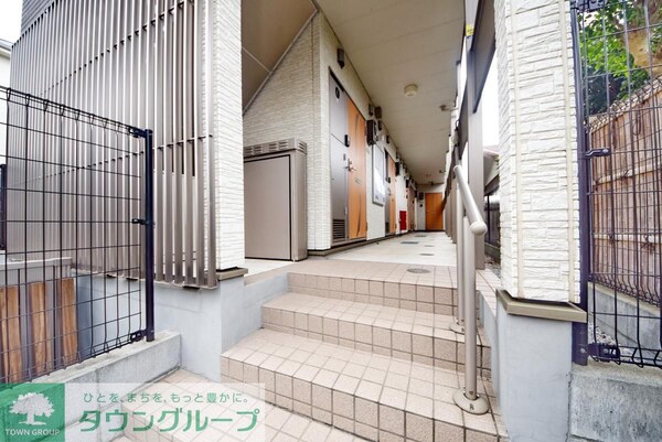 玄関(★1人暮らしでも安心の設備です★)