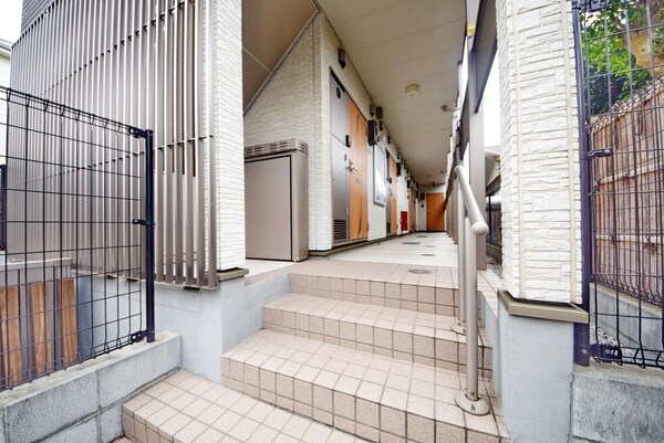 玄関(★1人暮らしでも安心の設備です★)