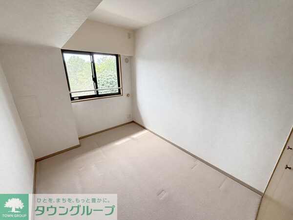 子供部屋(★カーペット敷きの洋室です春は公園の桜が満開になります★)