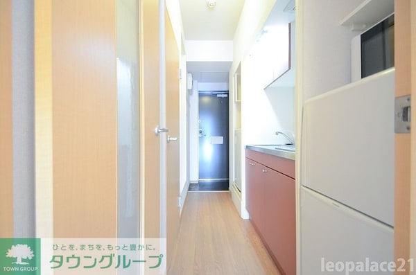 その他室内・内装(廊下。「同タイプの部屋の写真です」「現況優先」)