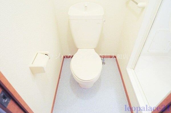 トイレ(同タイプ部屋の写真となり設備等は現況と異なる場合があります。)