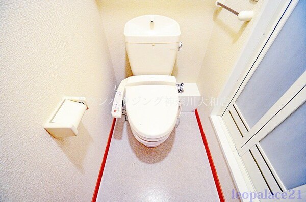 トイレ(同タイプ部屋の写真となり設備等は現況と異なる場合があります。)