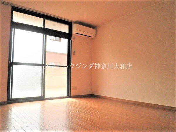 寝室(部屋によって家具家電の有無は異なります)
