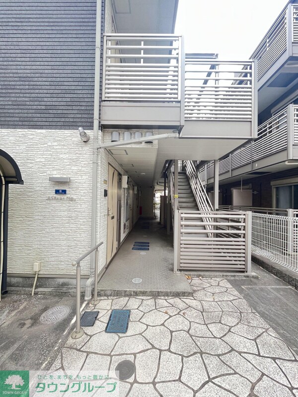 エントランス(駐車場)