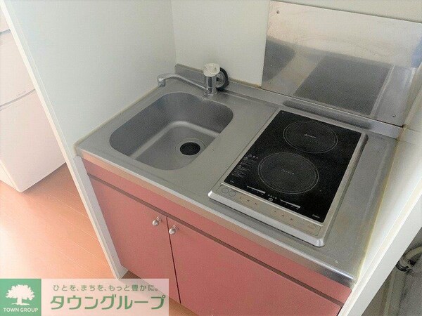 キッチン(「同タイプの部屋の写真です」「現況優先」)