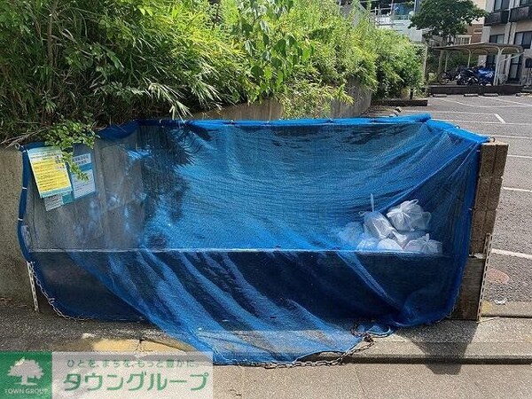 共有部分(ゴミ置き場です。)