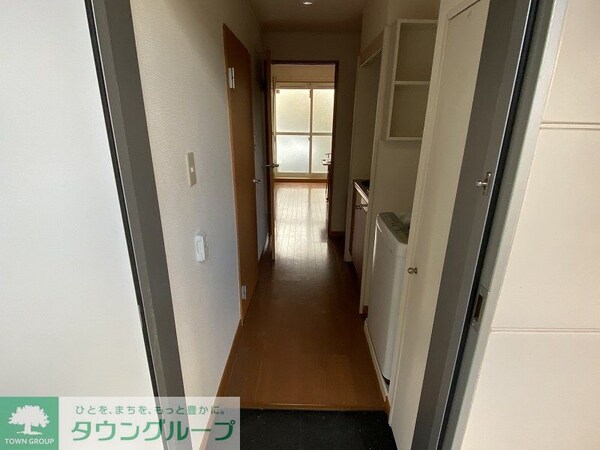 玄関(同タイプ部屋の写真となり設備等は現況と異なる場合があります)