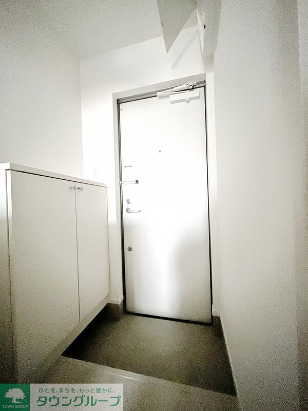 玄関(★同物件別部屋参考写真★)