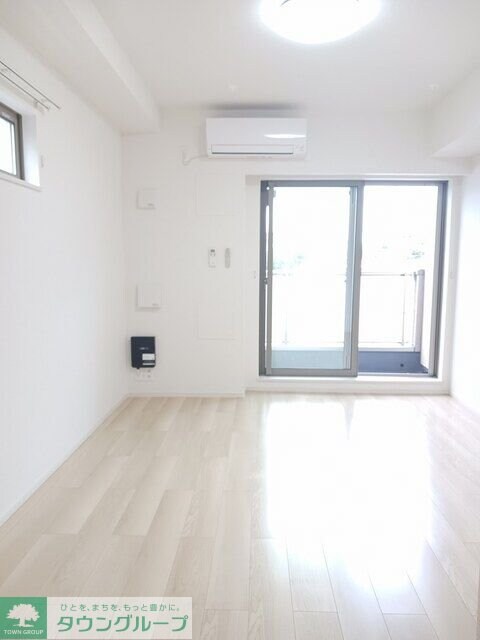 物件内観写真2　(リビング/居室)