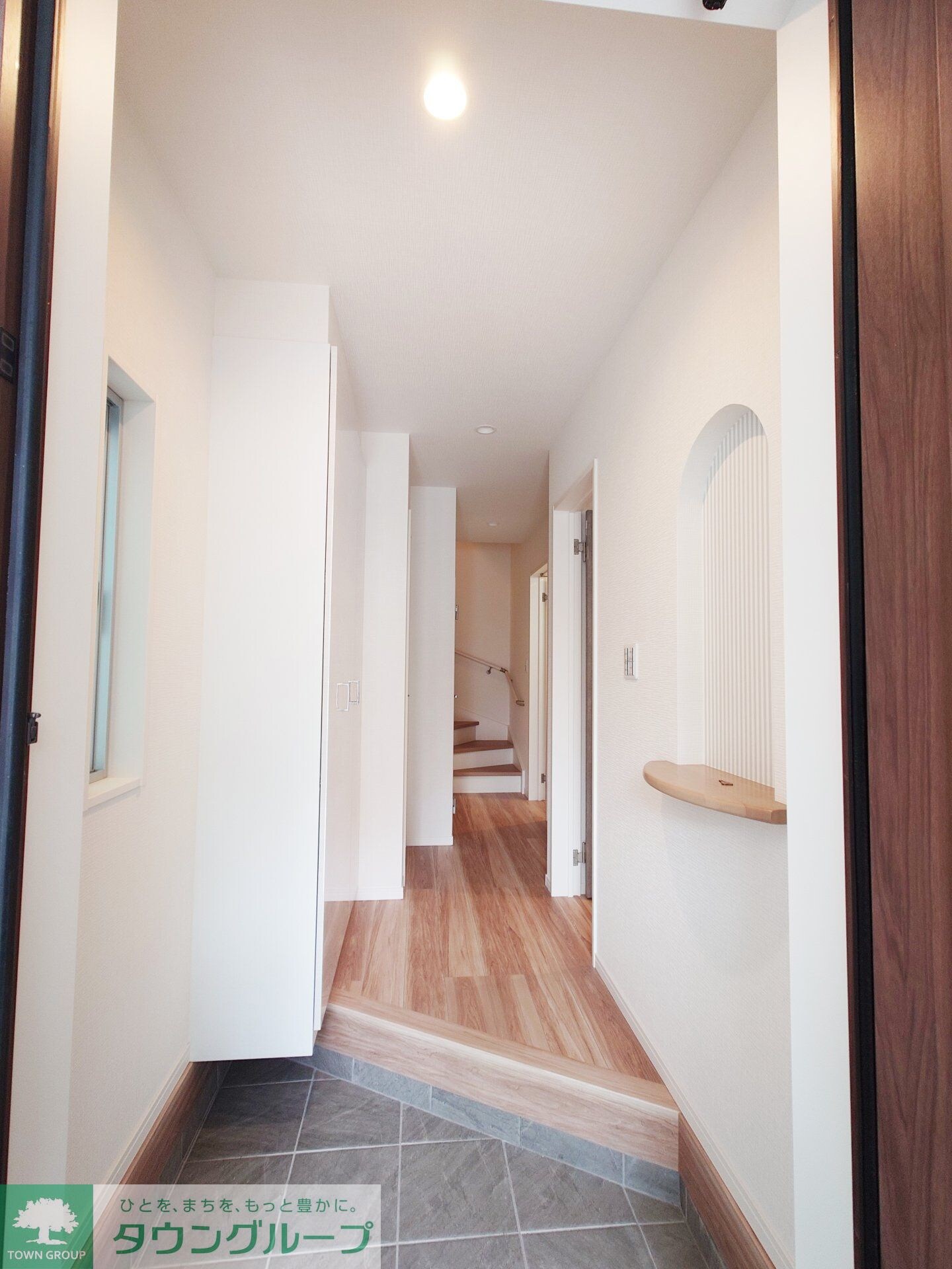 物件内観写真12　(玄関)