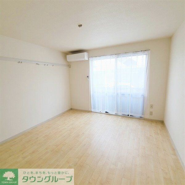 物件内観写真2　(リビング/居室)