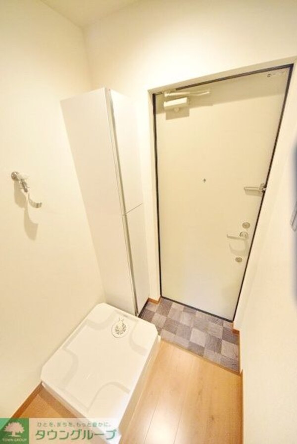 玄関(※同建物別部屋参考画像)