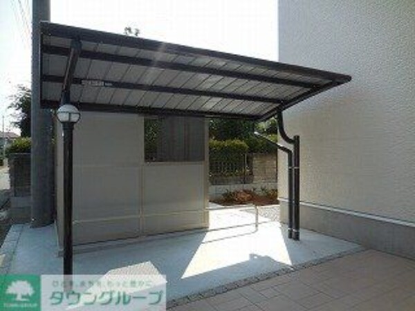 共有部分(照明付の駐輪場です。)