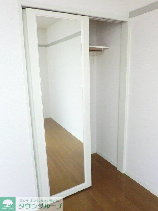 収納(姿見付きクローゼット)