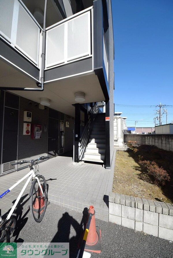 エントランス(駐車場)