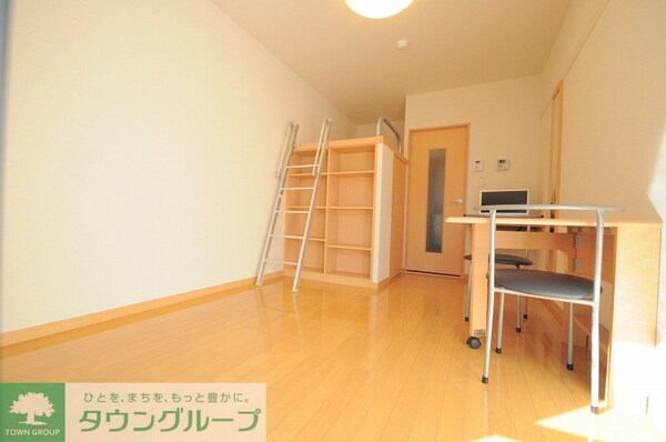 リビング・居室(現況を優先　1Fフローリング2F以上カーペット)