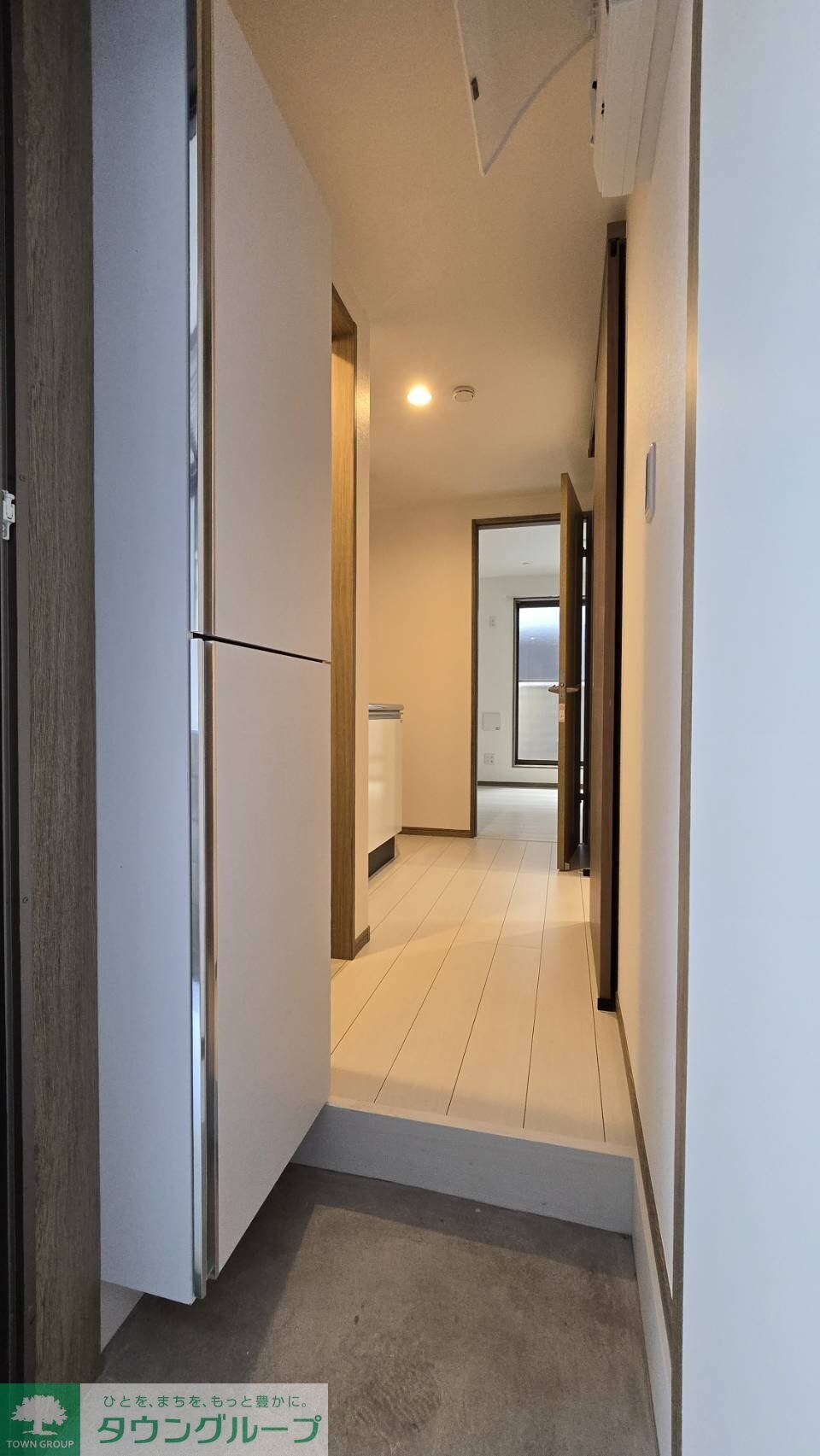 物件内観写真7　(玄関)