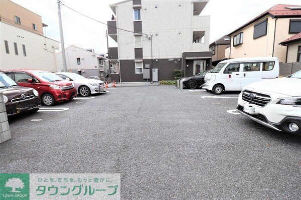 ロビー(駐車場)