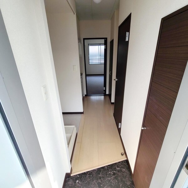 玄関(別部屋参照)