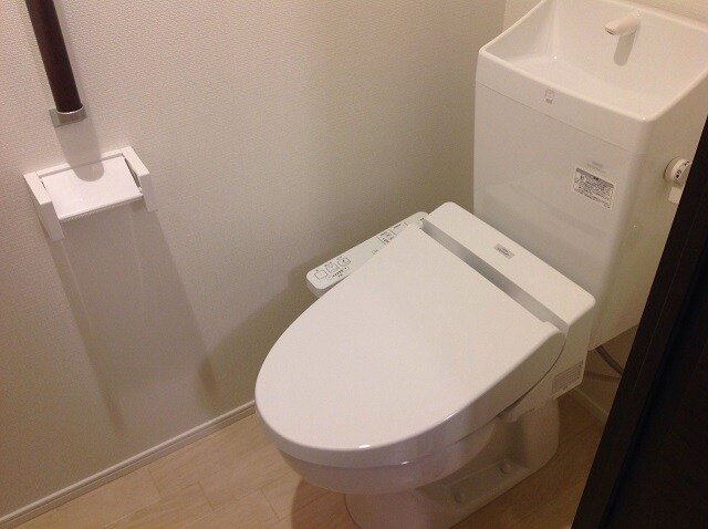 物件内観写真8　(温水洗浄便座)