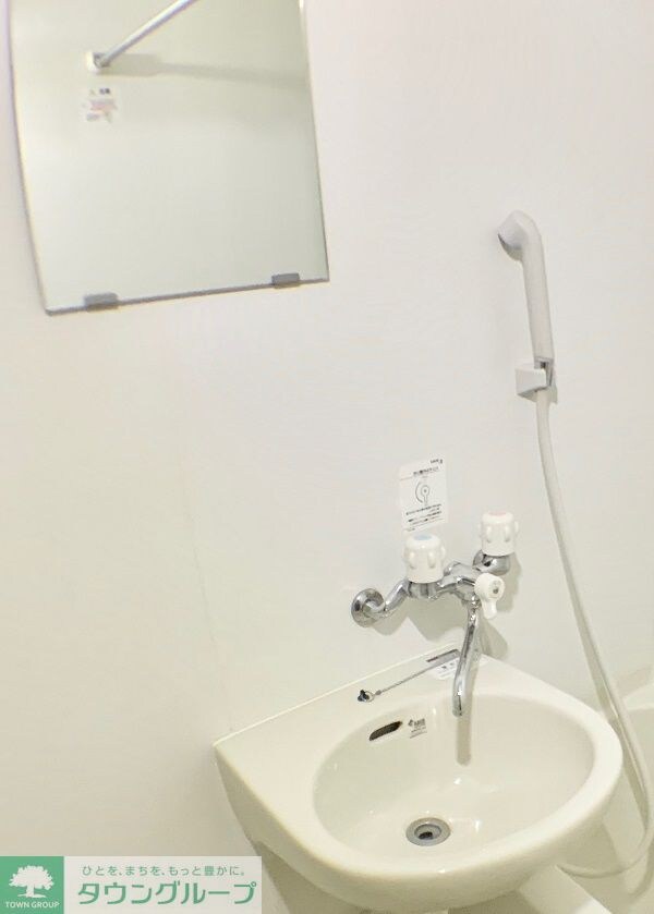 洗面(同タイプ部屋の写真となり設備等は現況と異なる場合があります。)