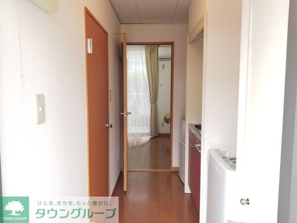 玄関(同タイプ部屋の写真となり設備等は現況と異なる場合があります)