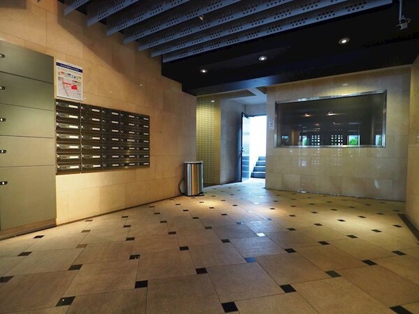 エントランス(部屋探しは株式会社　タウンハウジング　までお気軽にお問合せ…)