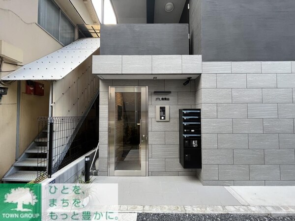 エントランス(部屋探しは株式会社　タウンハウジング　までお気軽にお問合せ…)