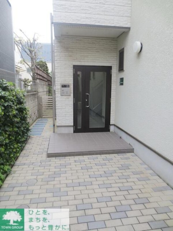 エントランス(部屋探しは株式会社　タウンハウジング　までお気軽にお問合せ…)
