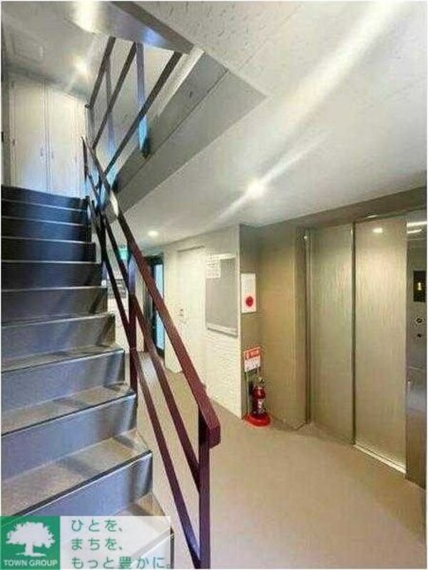 エントランス(部屋探しは株式会社　タウンハウジング　までお気軽にお問合せ…)