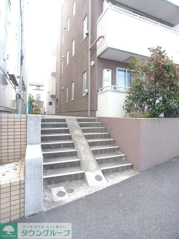 エントランス(部屋探しは株式会社　タウンハウジング　までお気軽にお問合せ…)