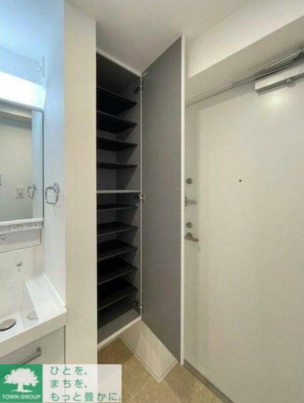 玄関(お部屋探しは株式会社　タウンハウジング　までお気軽にお問合…)