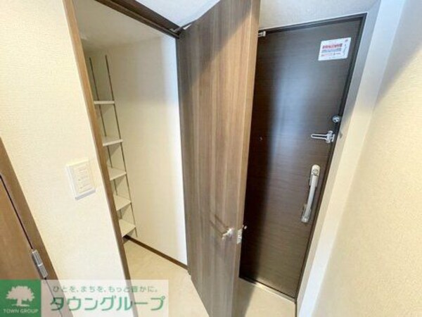 玄関(お問合せは(株)タウンハウジング赤坂店へ【03-5563-…)