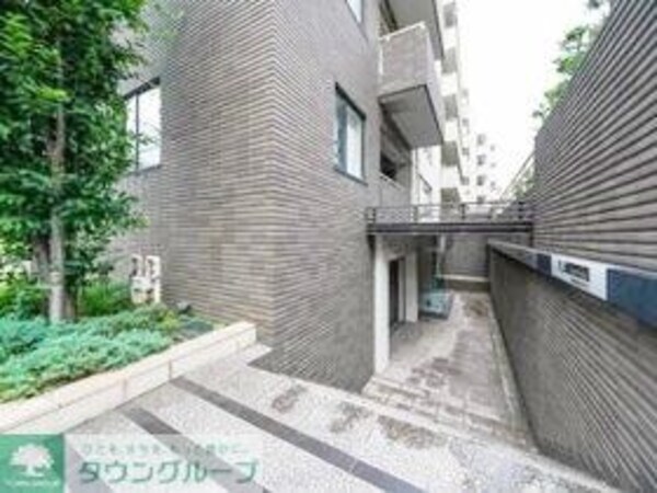 エントランス(部屋探しは株式会社　タウンハウジング　までお気軽にお問合せ…)