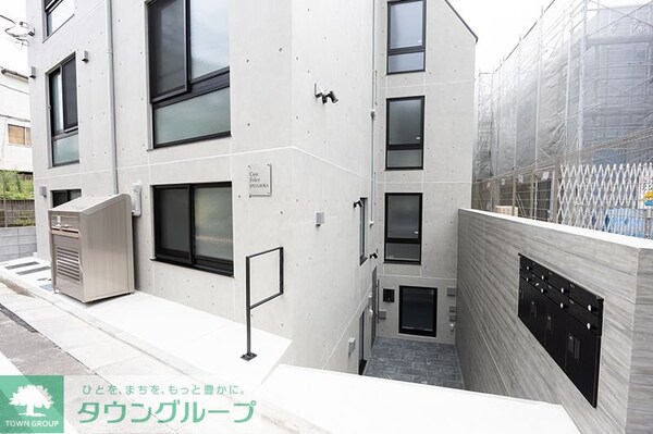 エントランス(部屋探しは株式会社　タウンハウジング　までお気軽にお問合せ…)