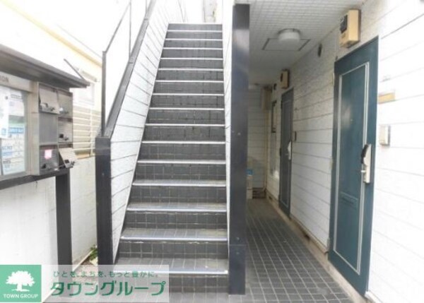 ロビー(部屋探しは株式会社　タウンハウジング　までお気軽にお問合せ…)