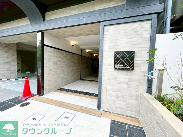 エントランス(部屋探しは株式会社　タウンハウジング　までお気軽にお問合せ…)