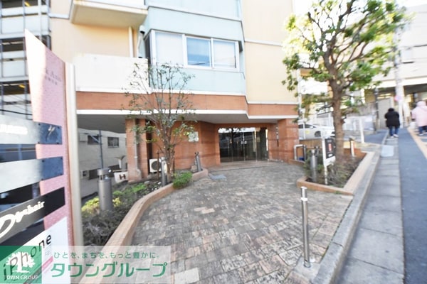 エントランス(部屋探しは株式会社　タウンハウジング　までお気軽にお問合せ…)