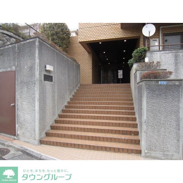 エントランス(部屋探しは株式会社　タウンハウジング　までお気軽にお問合せ…)