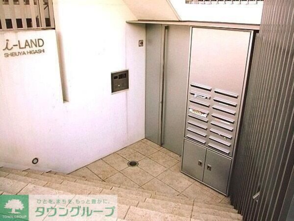 エントランス(部屋探しは株式会社　タウンハウジング　までお気軽にお問合せ…)