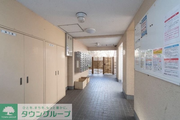 ロビー(部屋探しは株式会社　タウンハウジング　までお気軽にお問合せ…)